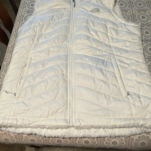 North Face Vest Womens XL White Reversible Fuzzy Puffer Full Zip Sleeveless